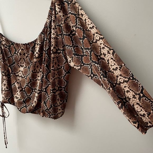 BCBG One shoulder top. Sz L tie waist makes it adjustable crop or no crop! - Picture 3 of 5